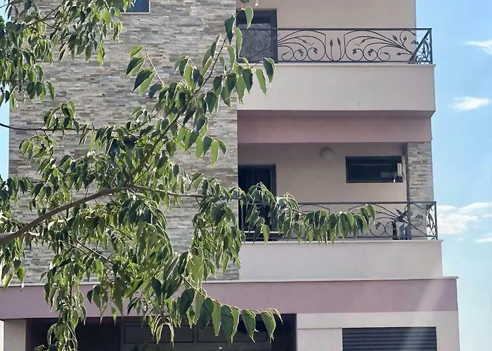 Luxury Marinovic Gæstehus 3*