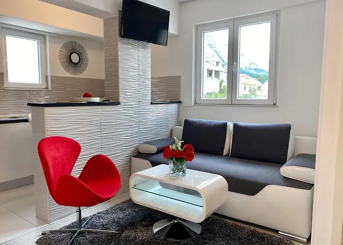 Konukevi Luxury Marinovic 3*