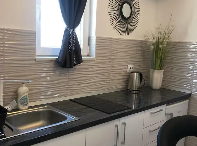 Konukevi Luxury Marinovic 3*