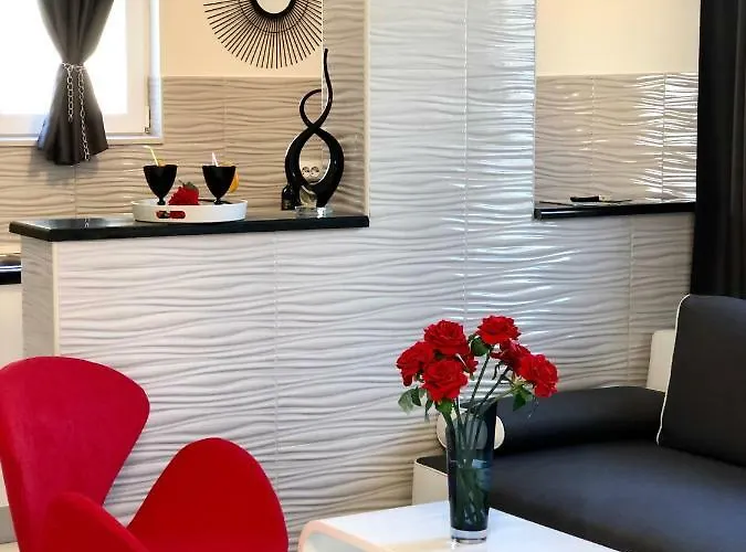 Konukevi Luxury Marinovic 3*